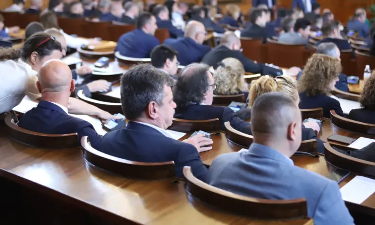 Депутатите продължават с дебатите по удължаването на бюджета - Tribune.bg