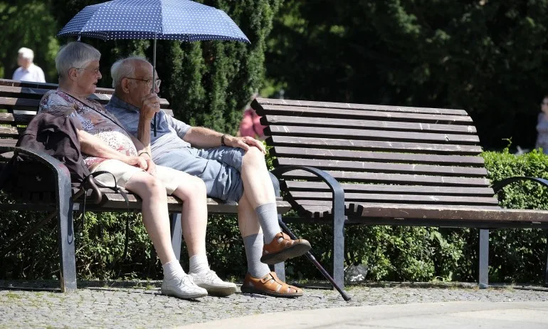 Служебното правителство с две предложения към бъдещата власт за увеличение на пенсиите - Tribune.bg