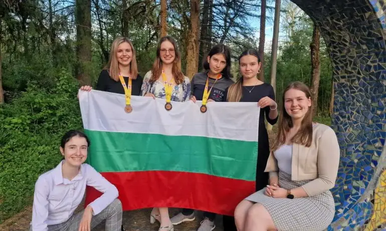 МОН: Три българчета с медали от Европейската олимпиада по математика за момичета - Tribune.bg