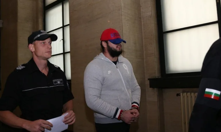 Адвокат Ина Лулчева е с COVID, делото срещу Матев е отложено - Tribune.bg