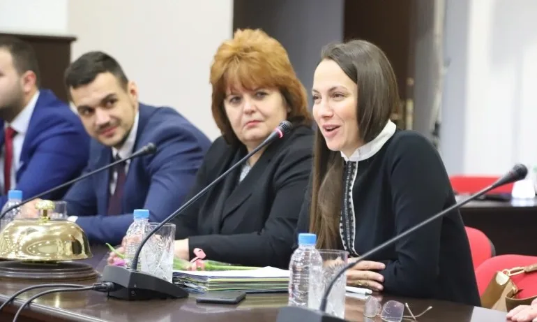 Ева Майдел: Страховете от приемането на еврото са необосновани - Tribune.bg