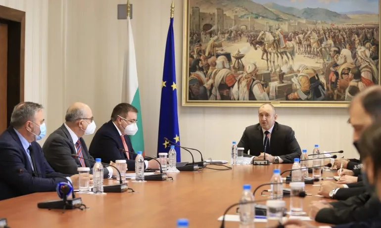 След срещата на Дондуков 2: Здравният министър поиска точна дата на изборите, а Радев - конкретика - Tribune.bg