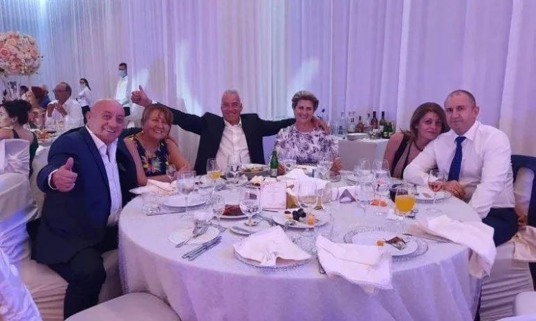 Мрежата коментира: С кого стои на една маса президентът? - Tribune.bg