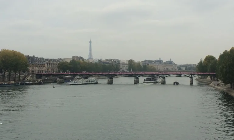 Автобус падна в Сена край Париж, по чудо няма пострадали - Tribune.bg