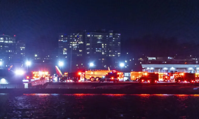 Трагедия в САЩ: Пътнически самолет се сблъска с военен хеликоптер над Вашингтон. Открити са над 20 тела - (ОБНОВЯВА СЕ/СНИМКИ/ВИДЕО) - Tribune.bg