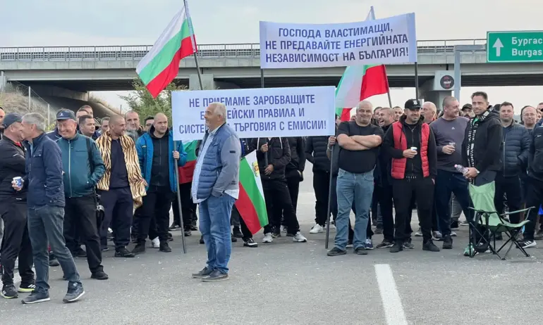 Протестиращите енергетици събират подписи за ефективна стачка - Tribune.bg