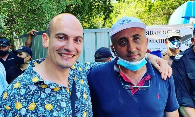 Димитър Стоянов от Биволъ в щастлива прегръдка с брата на Карадайъ - Tribune.bg