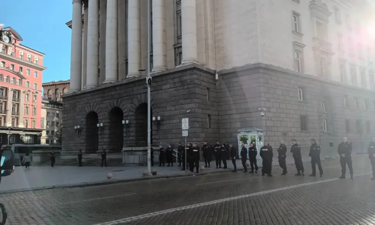 Нагло предозиране: ПП-ДБ обвиняват системата на МВР заради починал полицай, охранявал техния протест - Tribune.bg