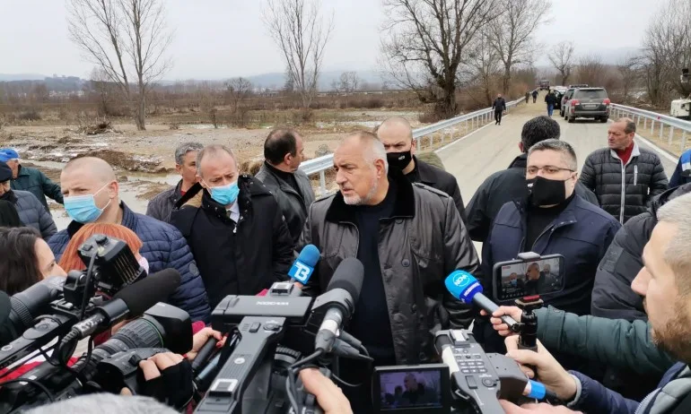 Премиерът Борисов се увери, че е приключил ремонтът на моста при река Блатска - Tribune.bg