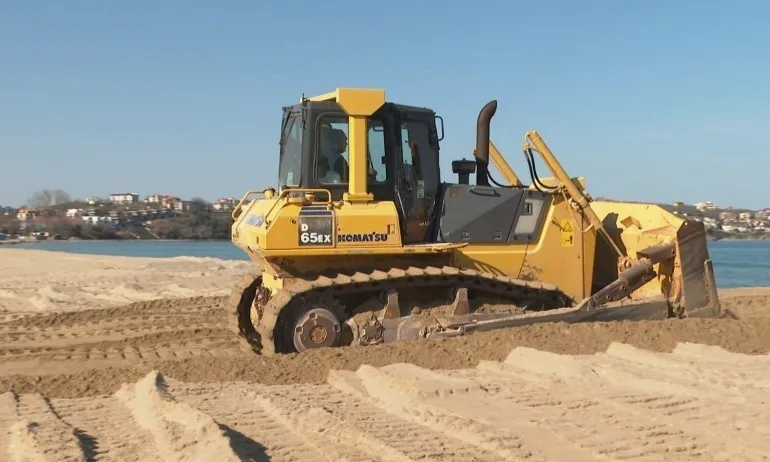 Делото за разораните пясъчни дюни на къмпинг Смокиня влиза отново в съда - Tribune.bg