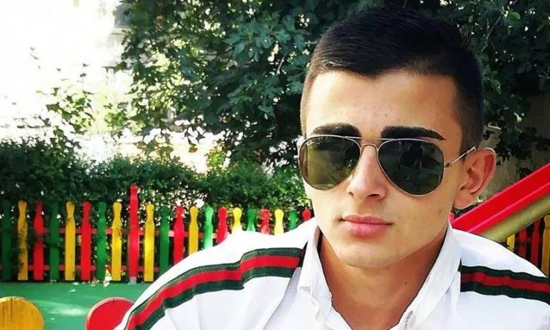 18-годишен към БСП: Трябва да ви закрият напълно! - Tribune.bg