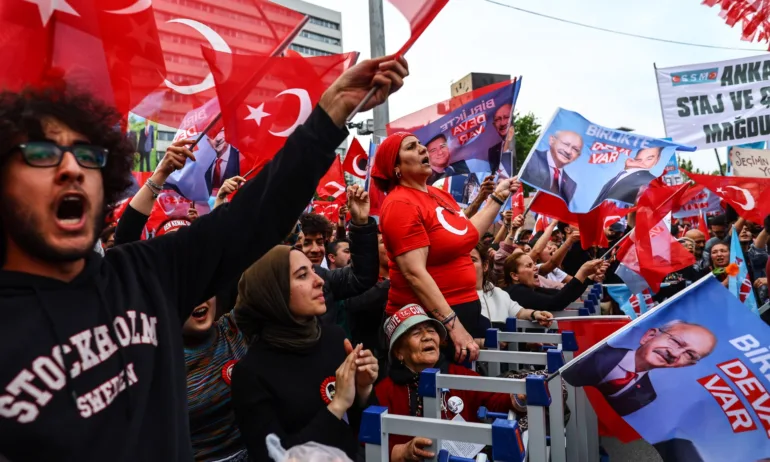 Турската опозиция на огромен митинг преди изборите, мечтае за победа над Ердоган (СНИМКИ) - Tribune.bg