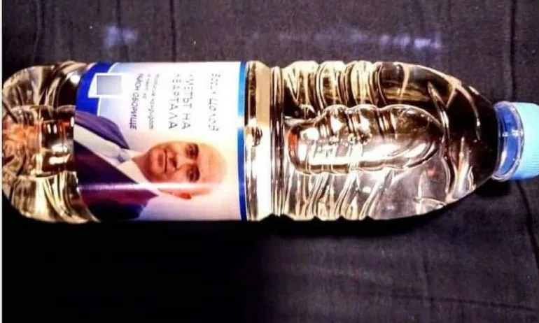 Кампания без край! Кадър на БСП черпи избиратели с една студена вода - Tribune.bg