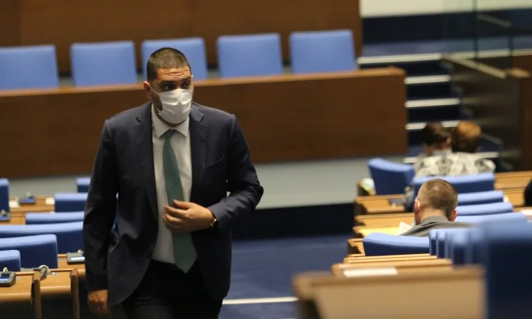 Депутат от ГЕРБ залага 5 лв., че Камелия Нейкова става председател на ЦИК - Tribune.bg