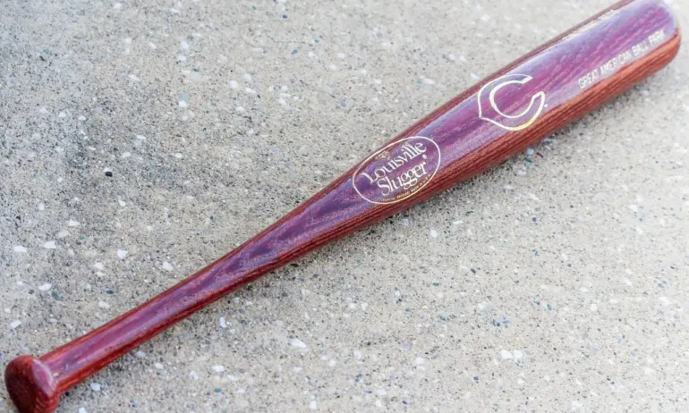 Бой с бухалки и заплахи с пистолет заради момиче в Кюстендил - Tribune.bg