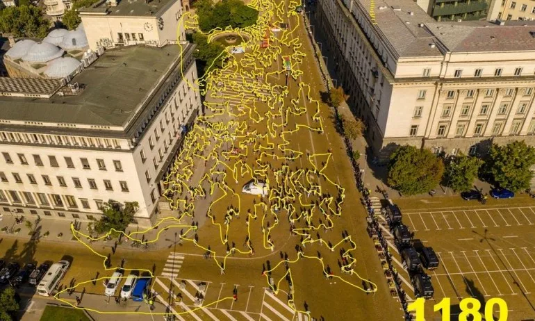 Колко човека подкрепиха Второто септемврийско велико народно въстание тази сутрин? - Tribune.bg