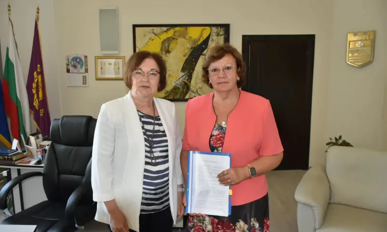 Кметовете на Ловеч и Троян подписаха споразумение за устойчива екологосъобразна градска мобилност - Tribune.bg