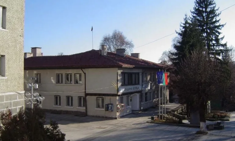 Заради COVID-19: Вечерен час в Белица и карантина за работници от общината в Банско - Tribune.bg