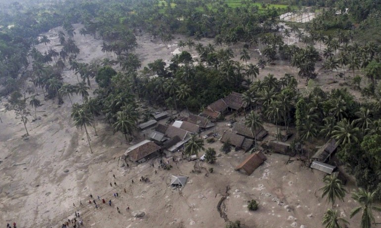 Най-малко 13 жертви след изригването на вулкан в Индонезия - Tribune.bg