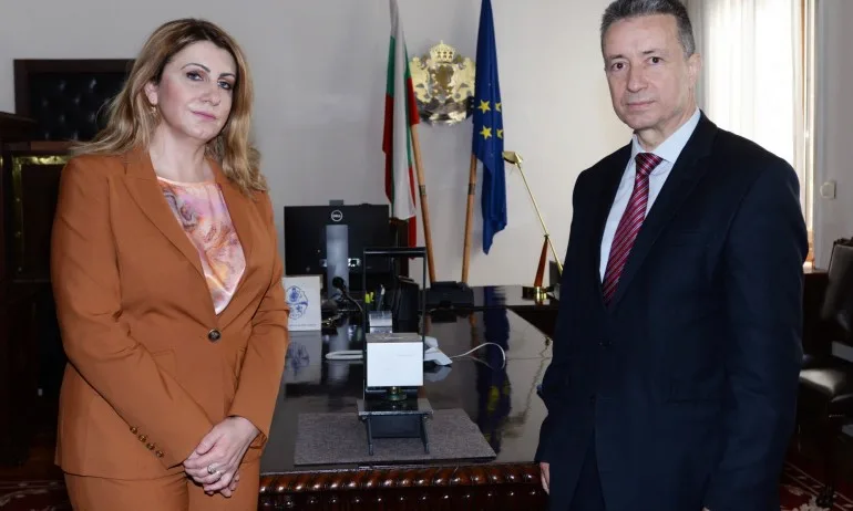 Служебният министър на правосъдието Янаки Стоилов прие държавния печат - Tribune.bg