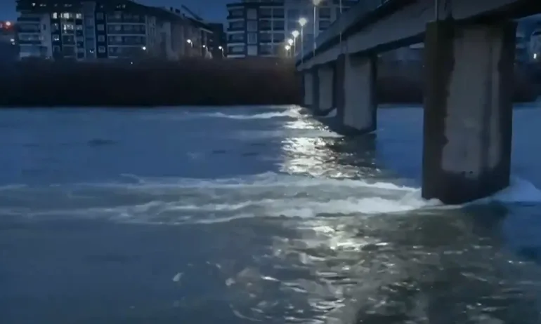 Преливащи язовири и опасно високи нива на реките в Кърджалиско и Смолянско - Tribune.bg