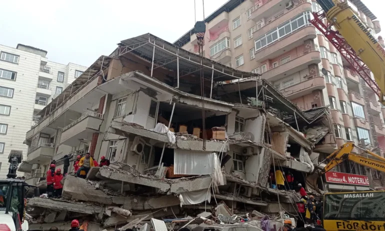 Ново опустошително земетресение от 7,7 по Рихтер удари Турция по обяд - Tribune.bg