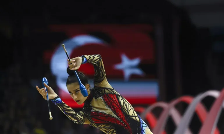 Ева Брезалиева спечели първи златен медал за България на Световната купа по художествена гимнастика в София - Tribune.bg