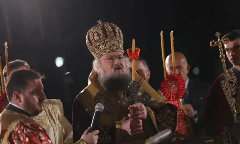 Празничното богослужение в храм-паметника Св. Александър Невски възвести Христовото Възкресение - Tribune.bg