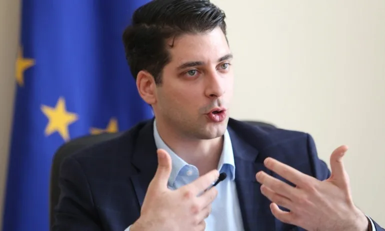 Пеканов не проявява интерес към партията на Петков и Василев, има големи различия с тях - Tribune.bg