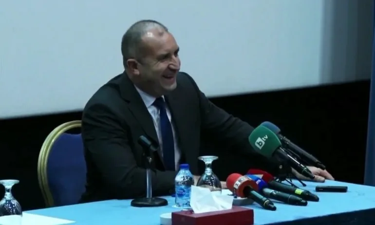 Президентът се простреля в рейтинга - Tribune.bg