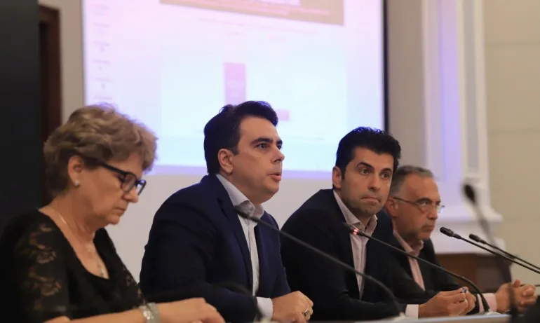 Виолета Комитова: Автомагистрали е взело в робство строителни фирми - Tribune.bg