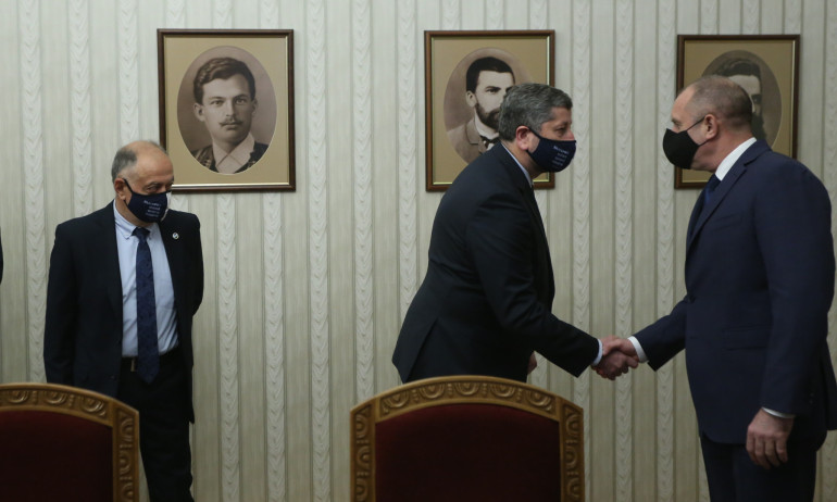 ДБ плашат Радев, че му търсят отговорност. Съучаствал в опит за сваляне на правителството - Tribune.bg