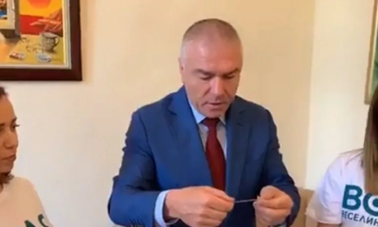 Веселин Марешки разигра бутафорна томбола преди изборите, победителите още си чакат наградите - Tribune.bg