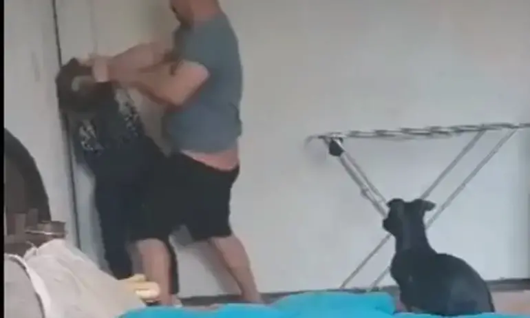 13-годишно момиче засне как баща му блъска главата на майка му в стена - Tribune.bg