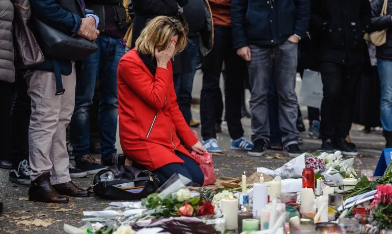 Франция почита жертвите на терора в Батаклан - Tribune.bg