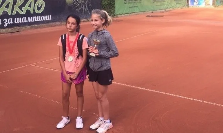 Максим Коларов и Александра Антонова – първи на регионален турнир до 12 г. във Варна - Tribune.bg