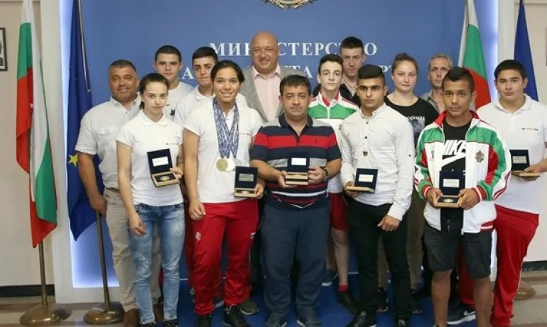 Федерацията по щанги: Без подкрепата на правителството, нямаше да спечелим медалите - Tribune.bg