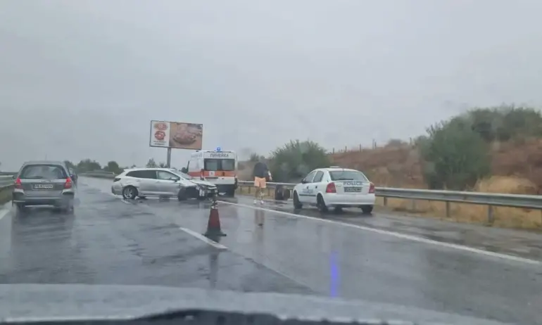 Тапа край Вакарел: Поредица катастрофи блокираха движението - Tribune.bg