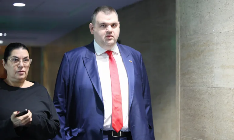 Делян Пеевски настоява ВСС да чуе майките от Ангели на пътя - Tribune.bg
