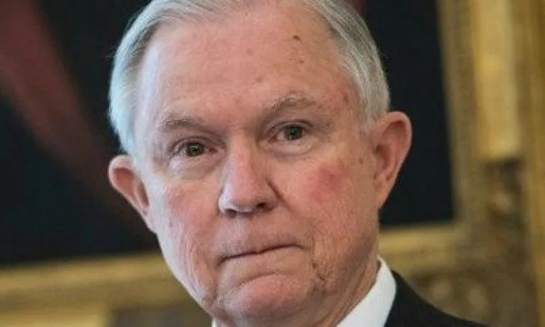 Тръмп уволни главния прокурор - Tribune.bg