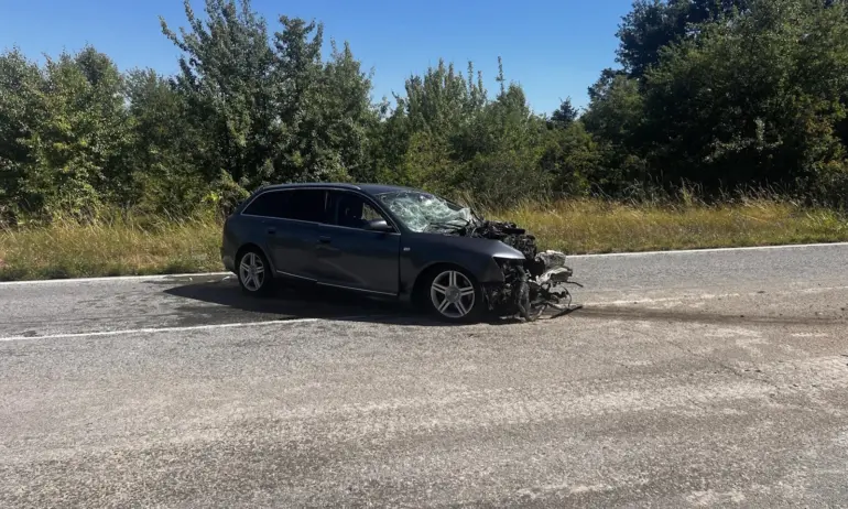 Протест на таксиметрови шофьори след катастрофата с две жертви, причинена от 17-годишен - Tribune.bg