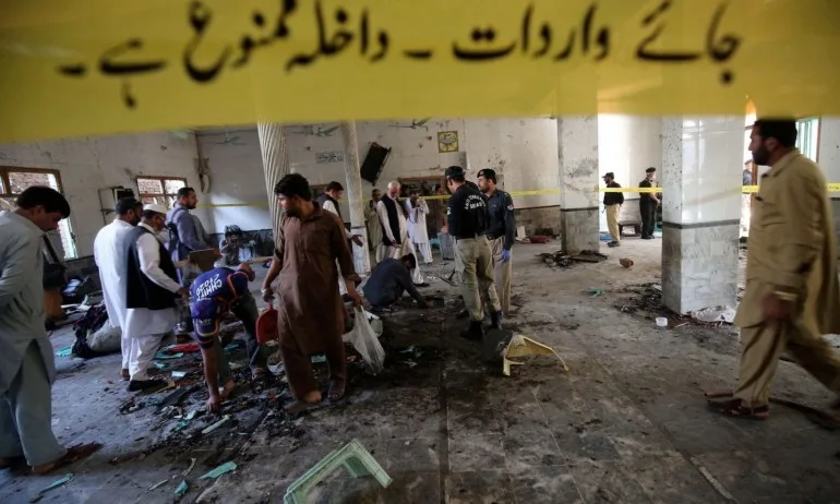 Атентат в Пакистан: Най-малко 8 убити и 136 ранени ученици - Tribune.bg