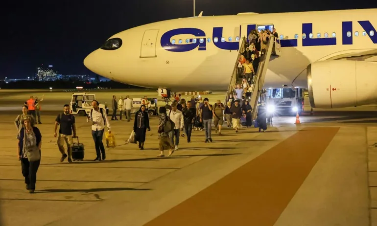 Спасени! Пристигнаха първите евакуирани българи от конфликта Израел-Иран - Tribune.bg