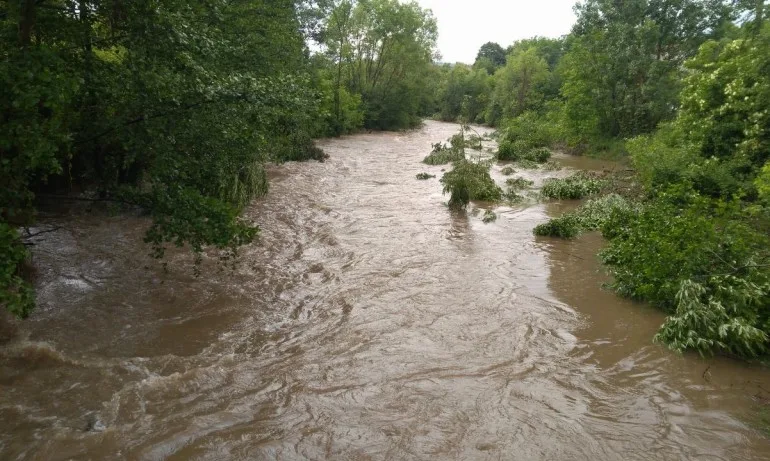 ВАП възложи проверка за замърсяване на водите на река Марица - Tribune.bg