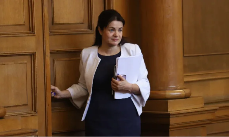 Кирова за списъка с имена на министри на ПП-ДБ: Не сме в детската градина, за да си играем и да се тестваме - Tribune.bg