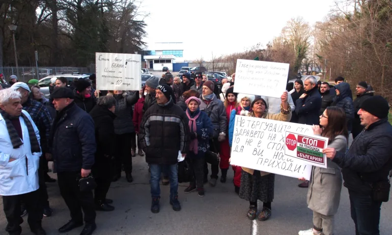 Протест заради белодробната болница във Варна – лечебното заведение е без ток, а лекарите – без заплати - Tribune.bg
