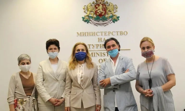 Вицепремиерът Марияна Николова с обръщение към туристическия бранш - Tribune.bg