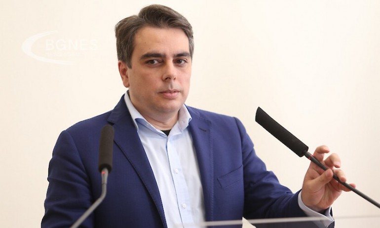 Асен Василев не отстъпва, увеличение на полицейските заплати само след реформа - Tribune.bg