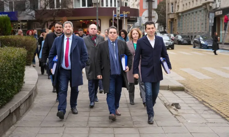 Коалицията ПП-ДБ трябва да се преименува на Мъже в чорапогащи - Tribune.bg