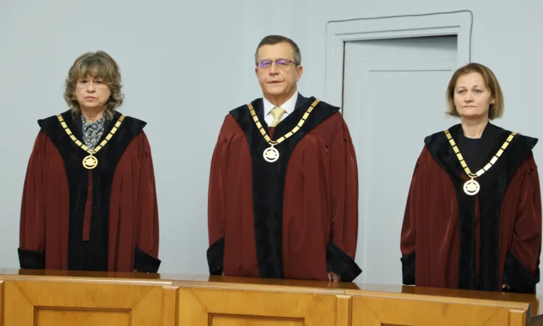 Тримата нови конституционни съдии положиха клетва - Tribune.bg